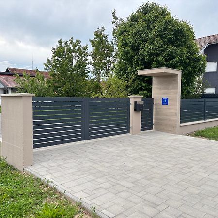Kod Dide - Entry With Pin 0-24H Apartment Slavonski Brod Ngoại thất bức ảnh