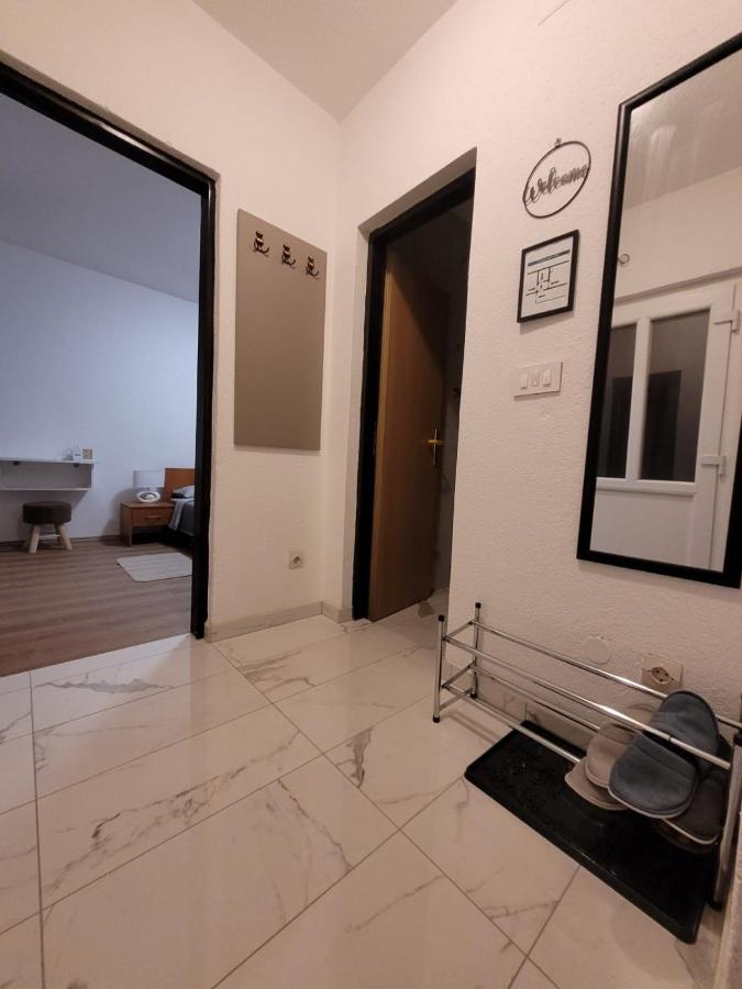 Kod Dide - Entry With Pin 0-24H Apartment Slavonski Brod Ngoại thất bức ảnh
