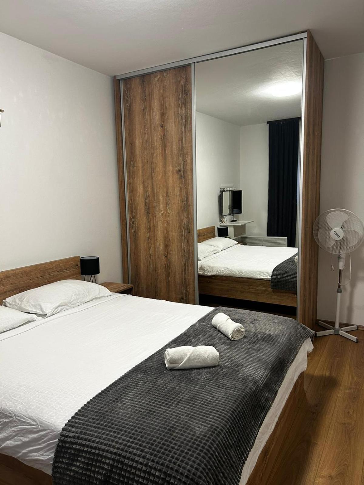 Kod Dide - Entry With Pin 0-24H Apartment Slavonski Brod Ngoại thất bức ảnh