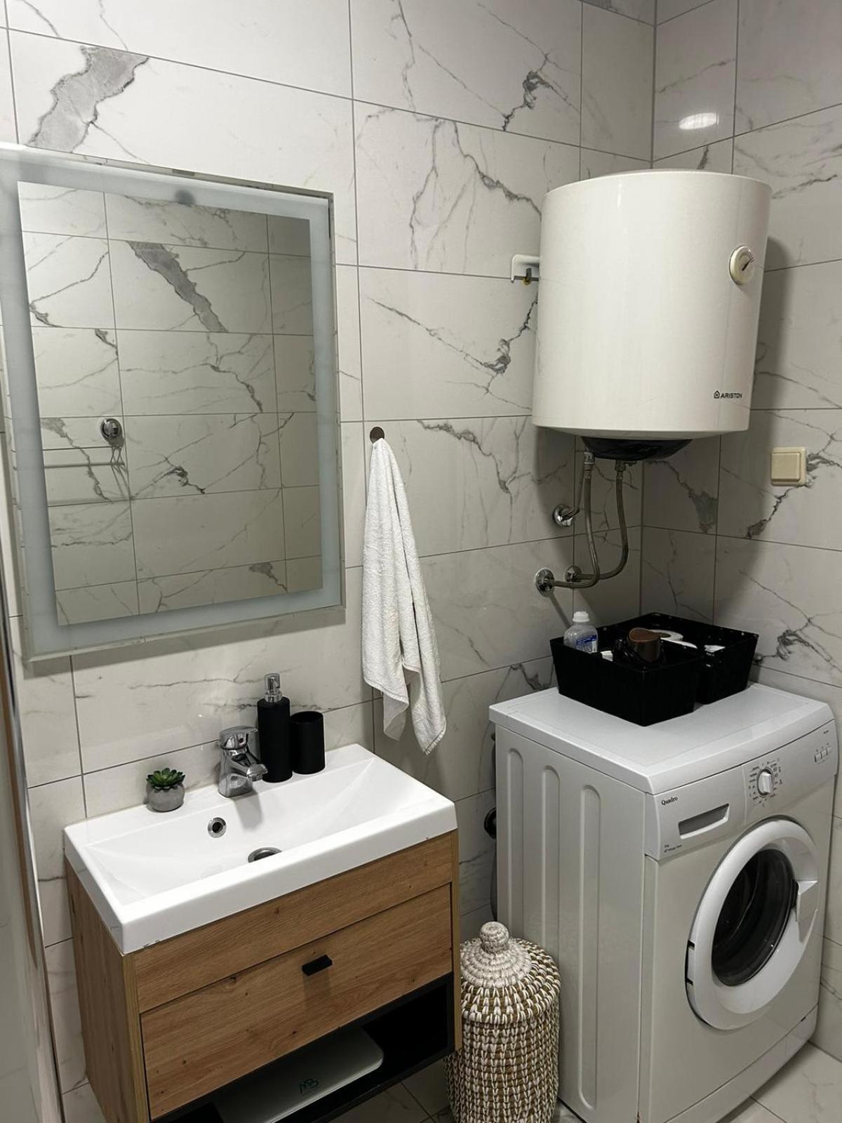 Kod Dide - Entry With Pin 0-24H Apartment Slavonski Brod Ngoại thất bức ảnh