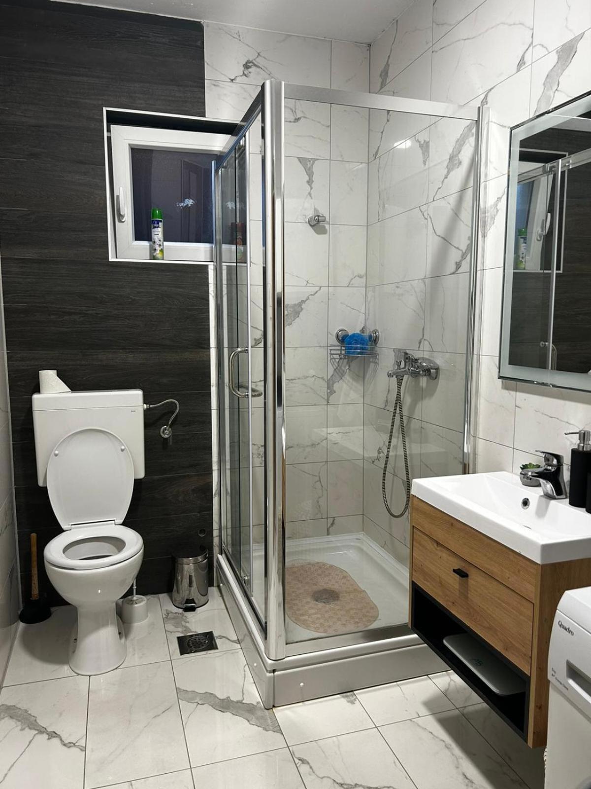 Kod Dide - Entry With Pin 0-24H Apartment Slavonski Brod Ngoại thất bức ảnh
