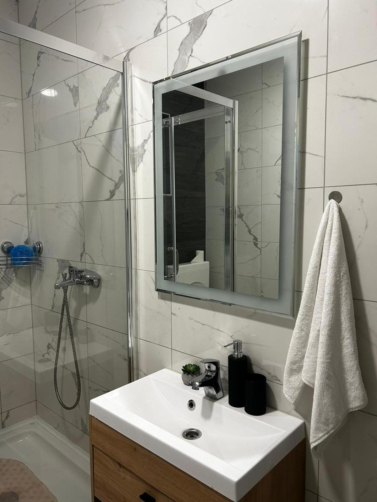 Kod Dide - Entry With Pin 0-24H Apartment Slavonski Brod Ngoại thất bức ảnh