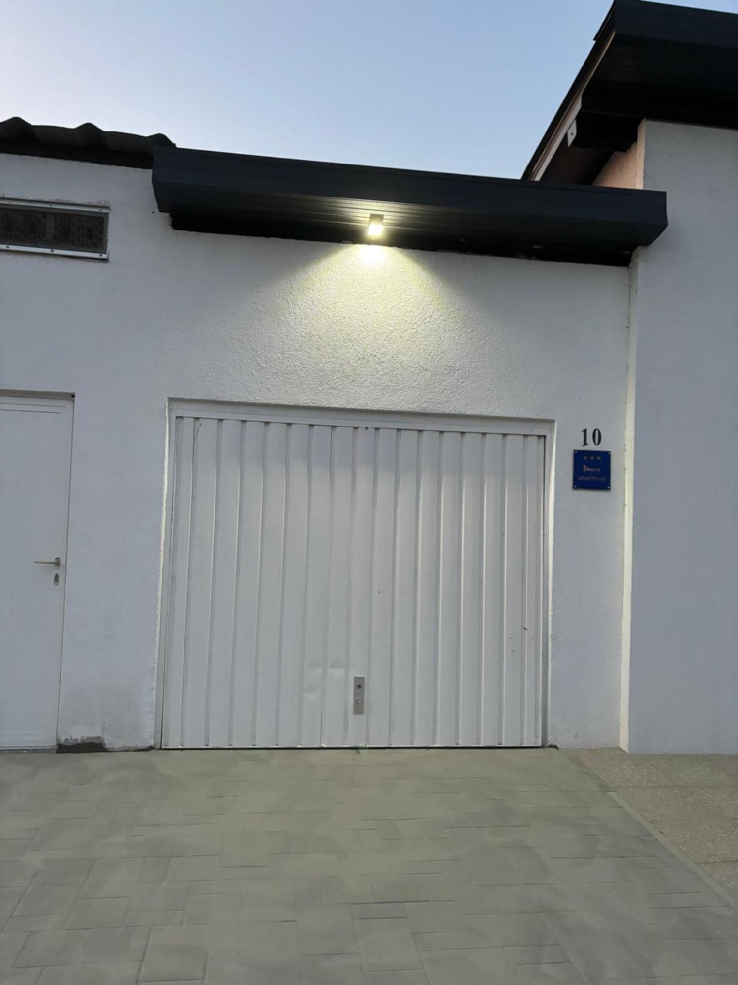 Kod Dide - Entry With Pin 0-24H Apartment Slavonski Brod Ngoại thất bức ảnh